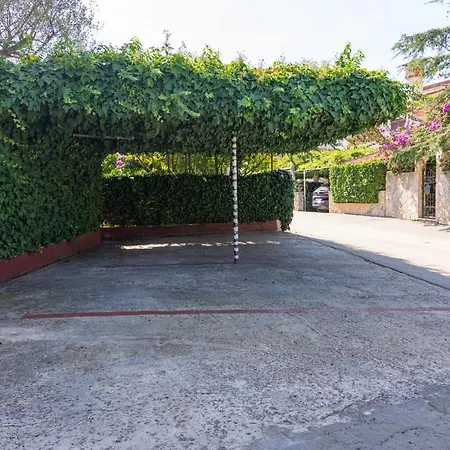 With A Parking Space - 7494